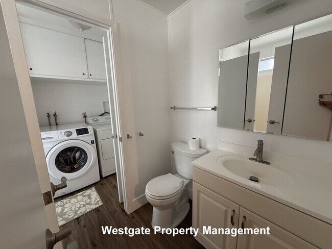 Building Photo - 985 Eastman Ln