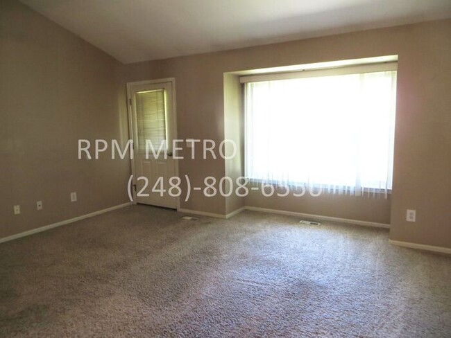 Building Photo - Sterling Heights Condo(16 Mile & Mound)