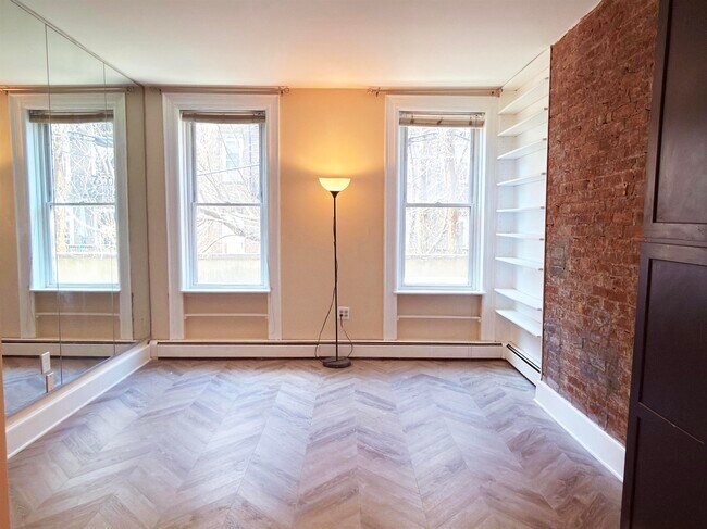 Building Photo - 622 Park Ave