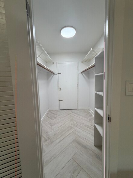 Closet - 2500 NE 48th Ln