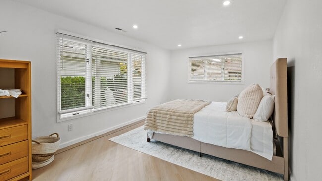 Building Photo - 1819 Cedar St