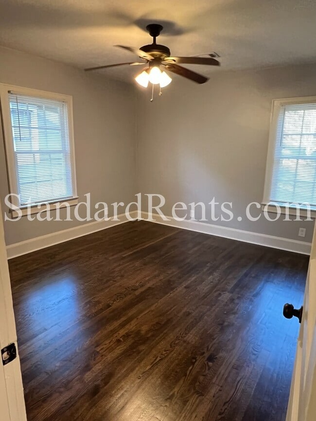 Building Photo - Adorable updated bungalow on a large lot in the heart of Grant Park!