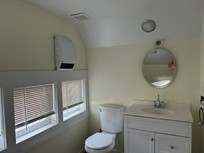 Building Photo - 1 Monroe Bay Ave