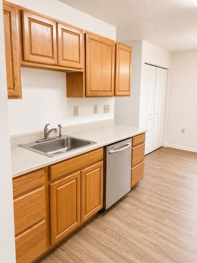 Building Photo - 45264 Woodstown Way