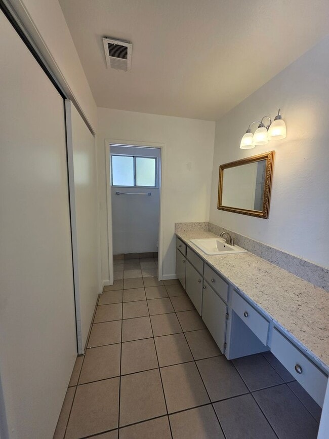 Building Photo - 775-775 E Honolulu St