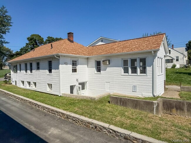 Building Photo - 615 Smith St