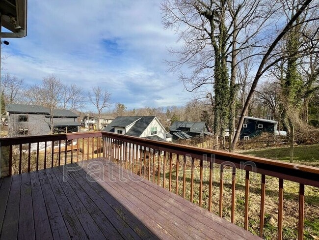 Building Photo - 80 Oakwood St