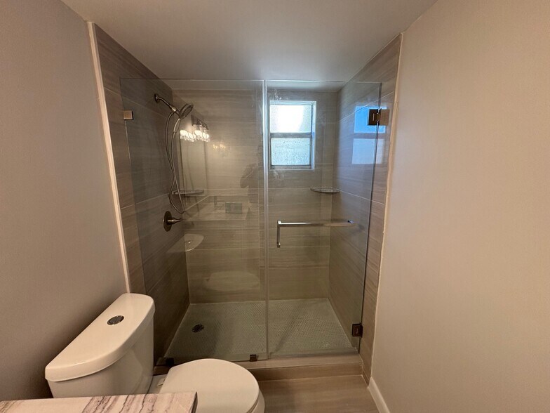 Building Photo - 9105 SW 137th Ter