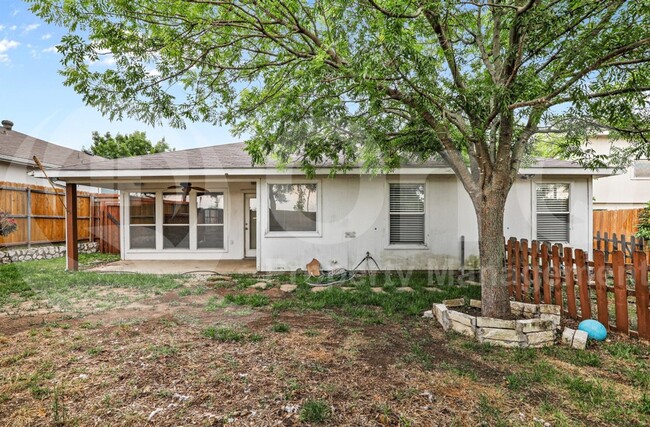 Building Photo - 2808 Glenhaven Dr