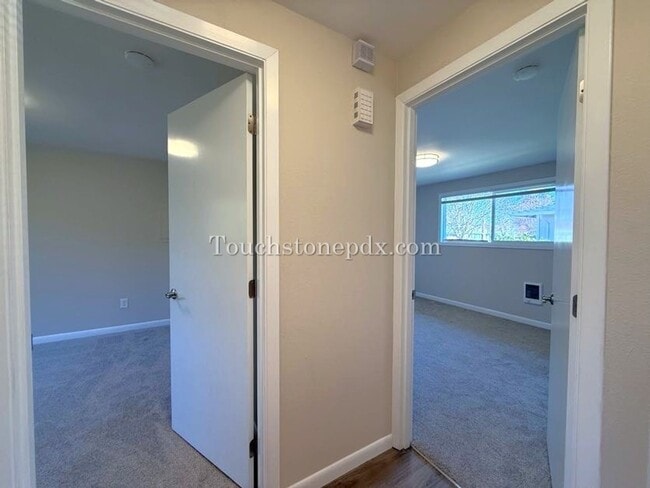 Building Photo - 5116 SE Mitchell St