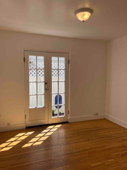 Building Photo - 3106 Broadway