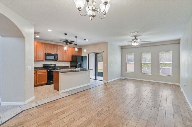 Building Photo - Beautiful 2/2.5 Townhome W/ 1 Car Garage L...