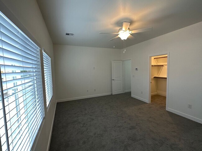 Building Photo - Experience Modern Elegance in this Summerlin Townhouse