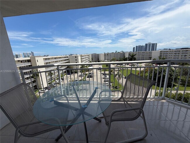 Building Photo - 18031 Biscayne Blvd