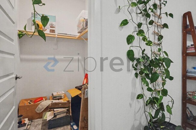 Building Photo - 12743 Blueblanc Way