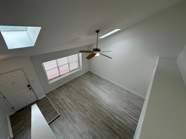 Building Photo - 61 Riverchase Dr