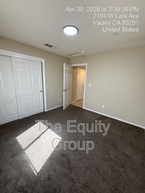 Building Photo - 2104 W Lark Ave