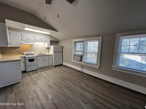 Building Photo - 1221 Carolina Ave