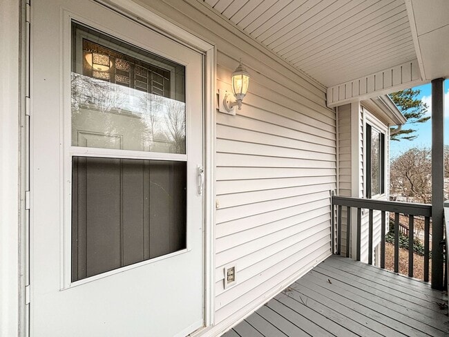 Building Photo - Modern 3BR/2.5BA Home in Prime Acworth!