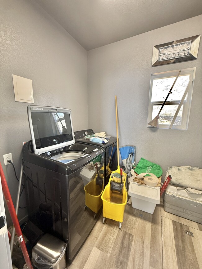 Building Photo - 186 W Quandary Ct