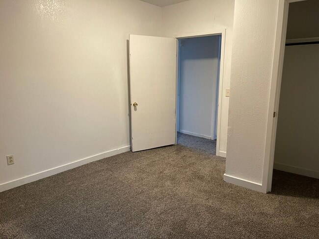 Building Photo - 4 bedroom, 1 bath. Dogs Ok, Remodeled in 2020, Laundry Hookups and Fenced Yard
