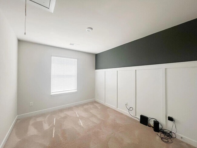 Building Photo - 131 Lilywood Ct
