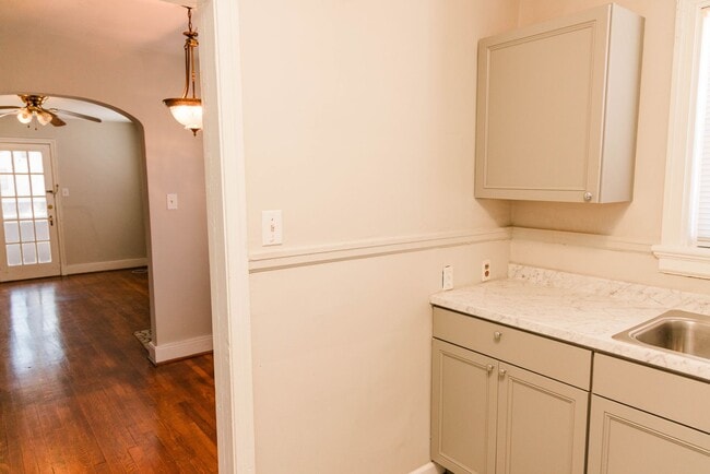Building Photo - LEASING SPECIAL: 1/2 MONTH FREE IF SIGNED BY 8/10/2026