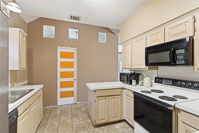 Building Photo - 1701 Creekway Dr