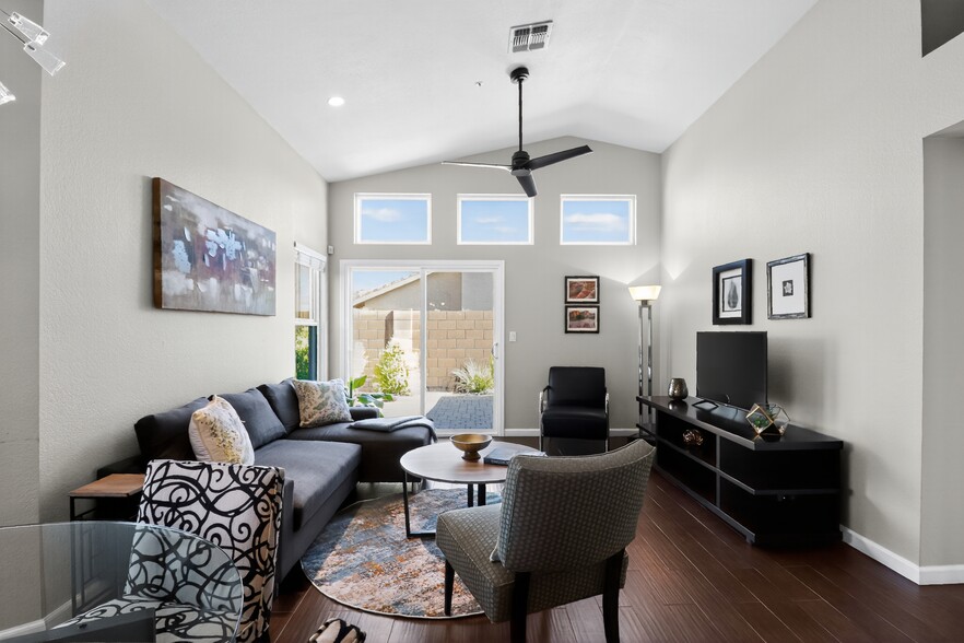 Building Photo - 8828 E Riviera Dr
