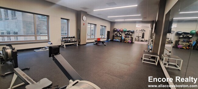 Building Photo - 665 Washington St