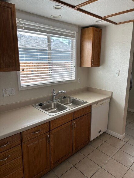 Building Photo - 5133 Levelside Ave