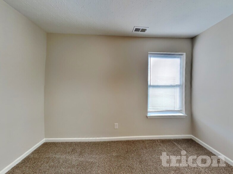 Building Photo - 1105 Tomahawk Pl