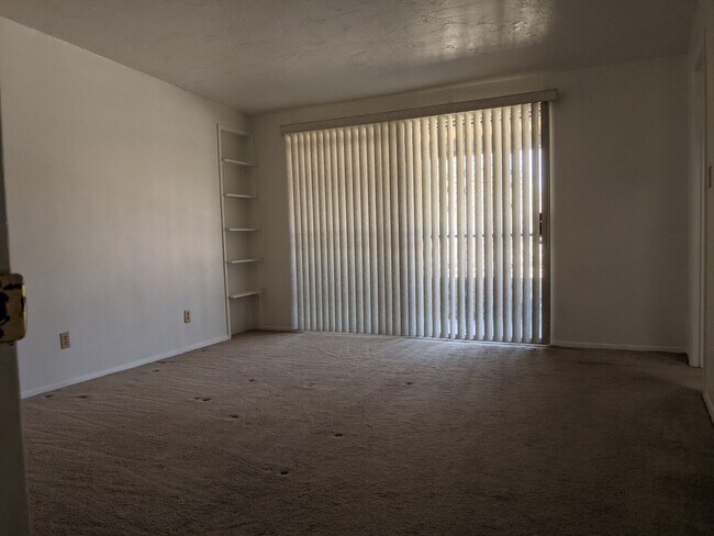 Building Photo - East Side Rental