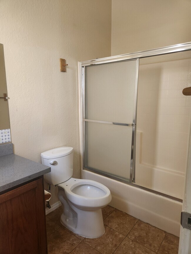 Building Photo - 1208 Roswell Ave