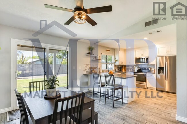 Building Photo - 2Bed/2Bath Home at SR-51/Bell Rd! $199 Mov...