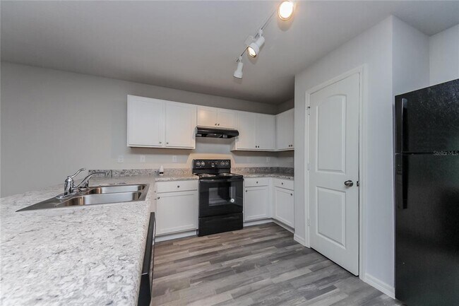 Building Photo - 208 Gladiola Ct
