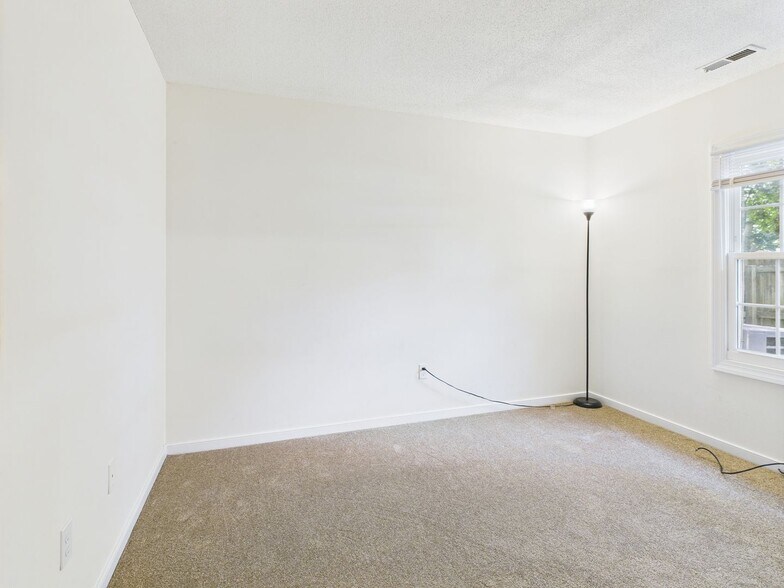 Building Photo - 7115 Senn Way