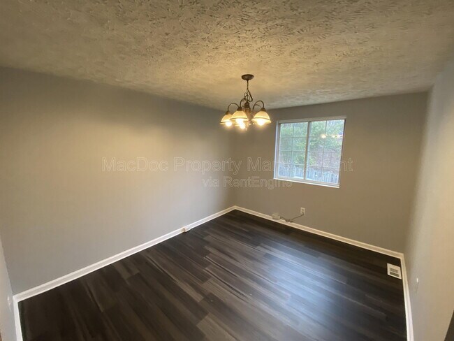 Building Photo - 300 Cross Ridge Ct