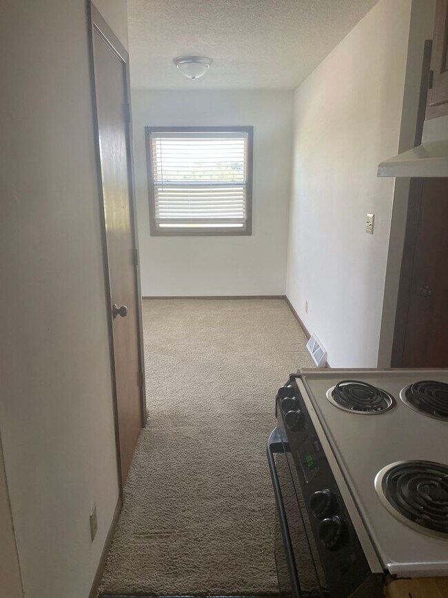 Building Photo - 2940 Leeway Dr