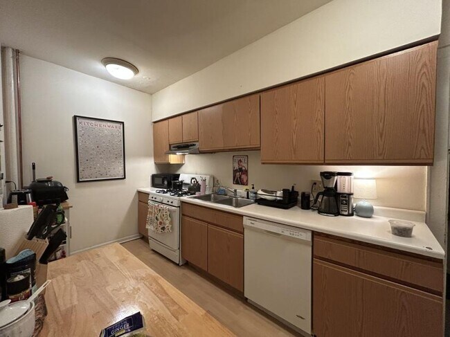Primary Photo - 1 bedroom in Chicago IL 60625