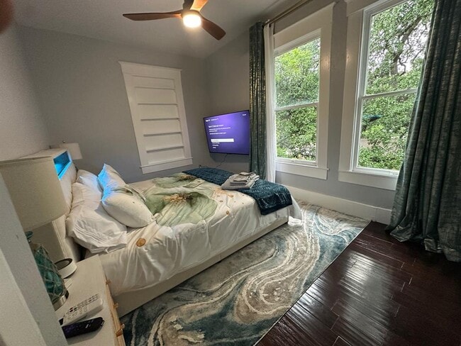 Building Photo - 3210 Hampton Rd