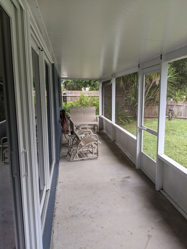 Building Photo - OCEAN ACCESS WATERFRONT! 3 bed / 2 bath wi...