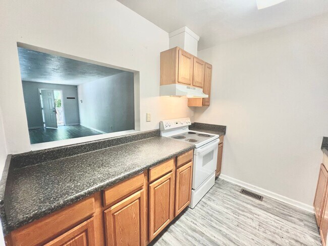 Building Photo - 2110 Golf Terrace Dr