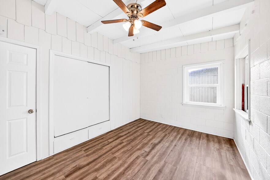 Building Photo - 11393 Lee Ave