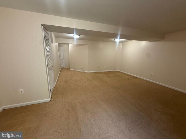 Building Photo - 4805 Springmaid Ln