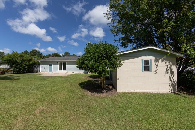 Building Photo - 208 Forestview Dr