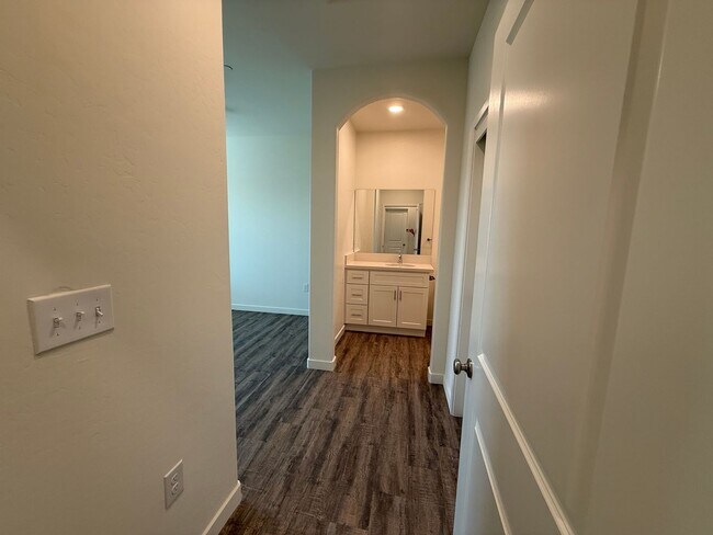 Building Photo - 9007 Canyon St