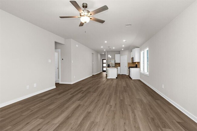 Building Photo - 38710 Yellowstone Dr