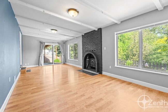 Building Photo - 427 I St