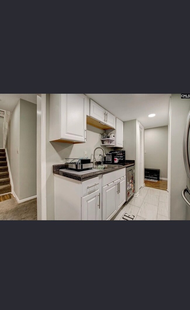 Building Photo - 177 Lionsgate Dr